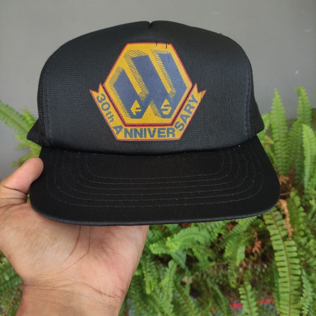 TOPI VINTAGE 30YEARS LOGO TRUCKER