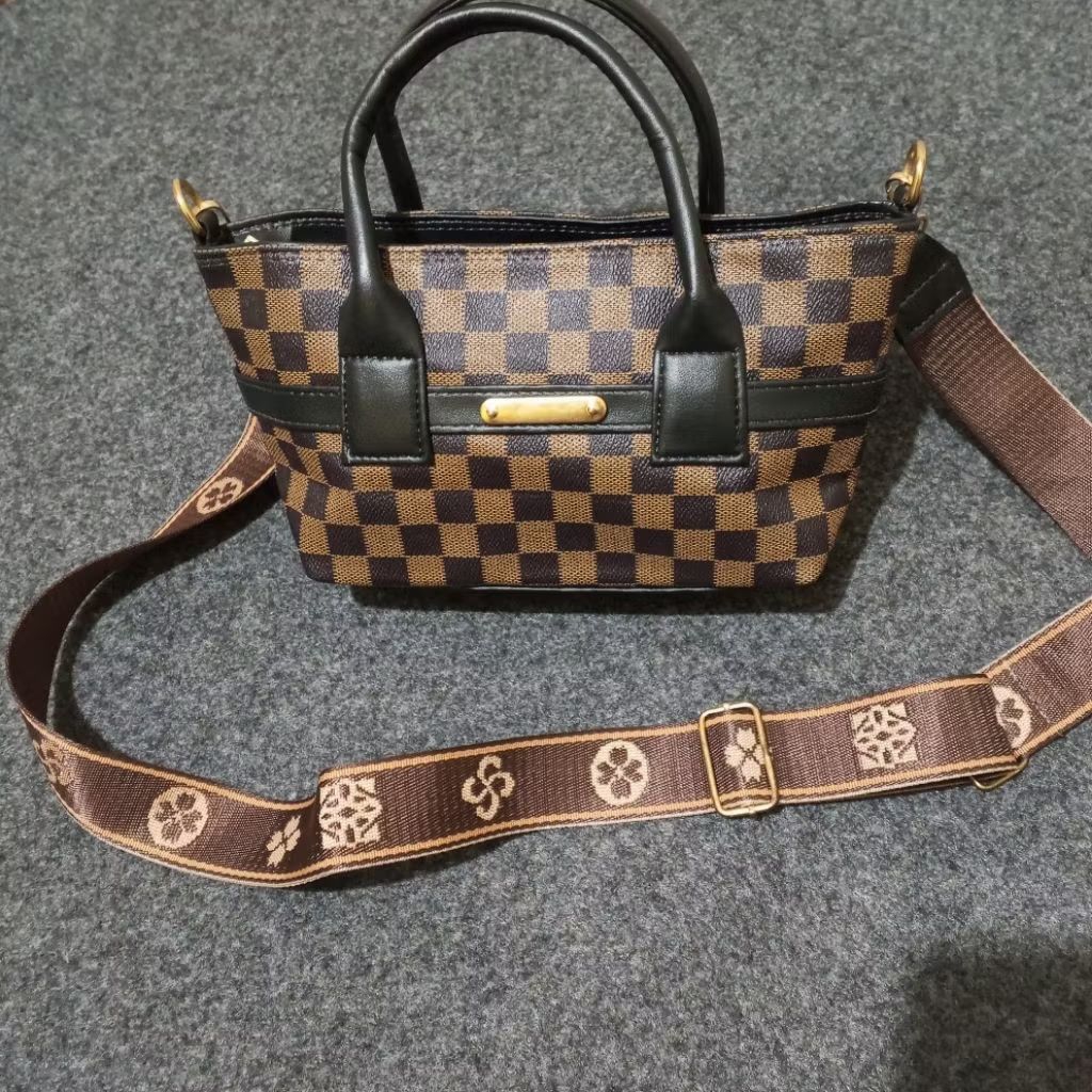 (COD) SLING BAG WANITA MOTIF KOTAK COKLAT KEKINIAN/ SLING BAG MOTIF LV COKLAT MEWAH/ TAS SLEMPANG ST
