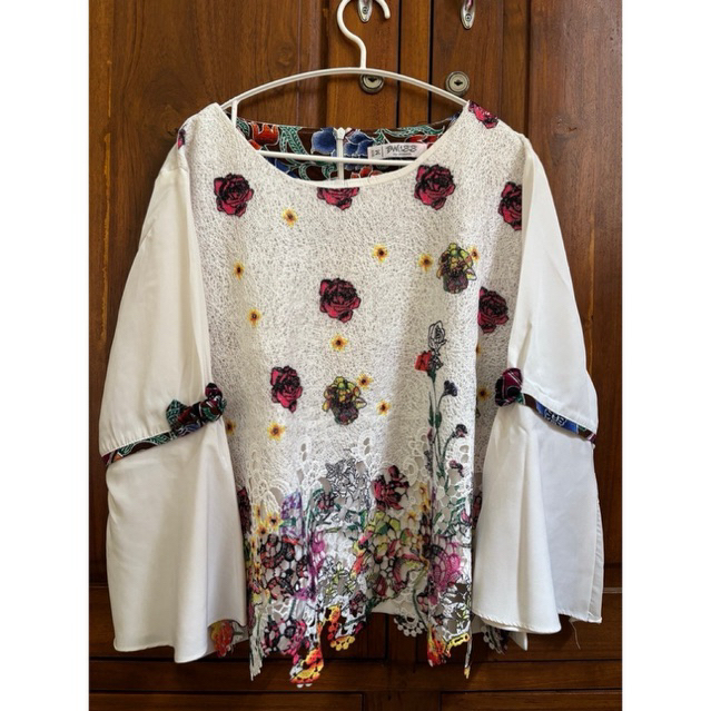 PRELOVED BLOUSE BRUKAT BUNGA