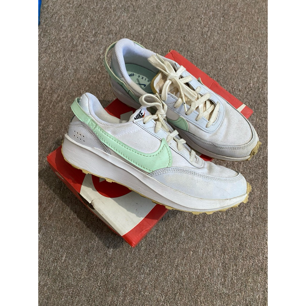 Nike waffle Debut