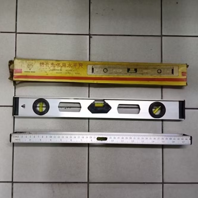 Waterpass alumunium ukuran 45 cm merek Diamond Brand