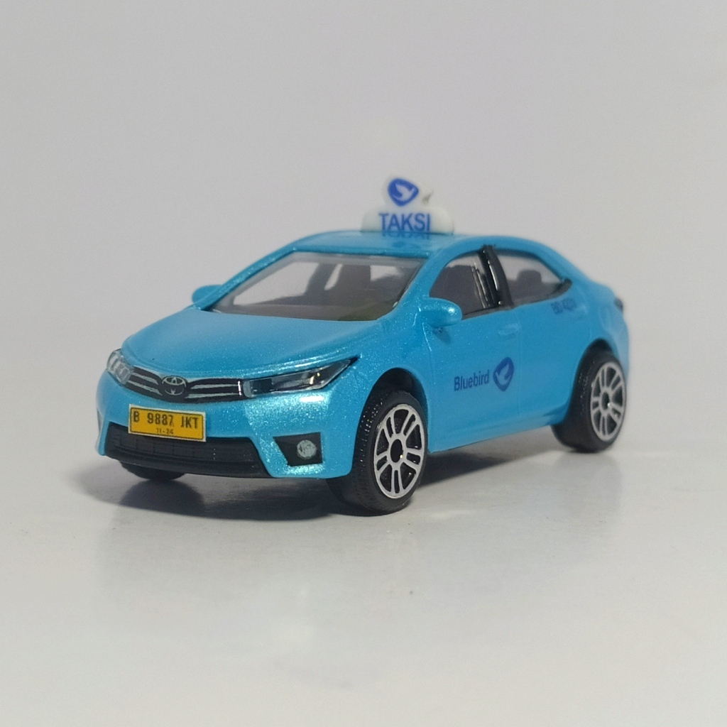 DIECAST SKALA 1:64 MAJORETTE TOYOTA COROLLA CUSTOM MOBIL TAKSI BLUEBIRD