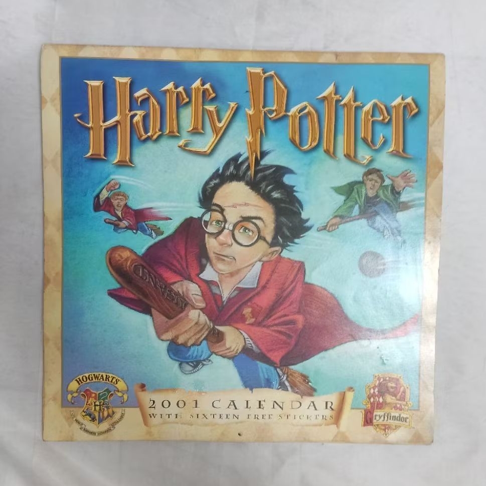 Kalender Harry Potter Hogwarts 2001 dengan 16 Stiker Gratis Second Bekas