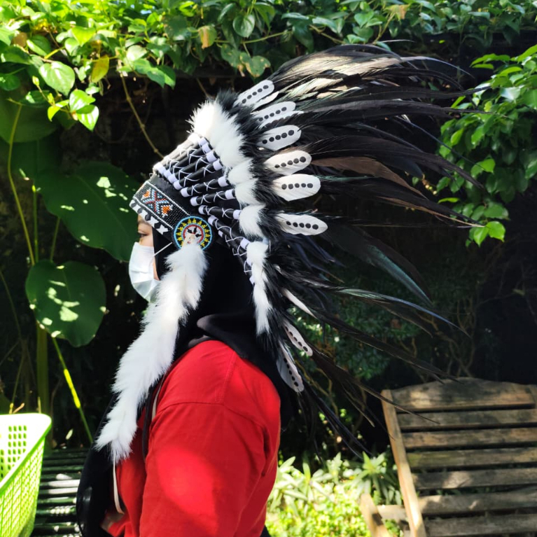 TOPI INDIAN - INDIAN HEADDRESS SMALL AYAM DOUBLE FEATHER HITAM PUTIH