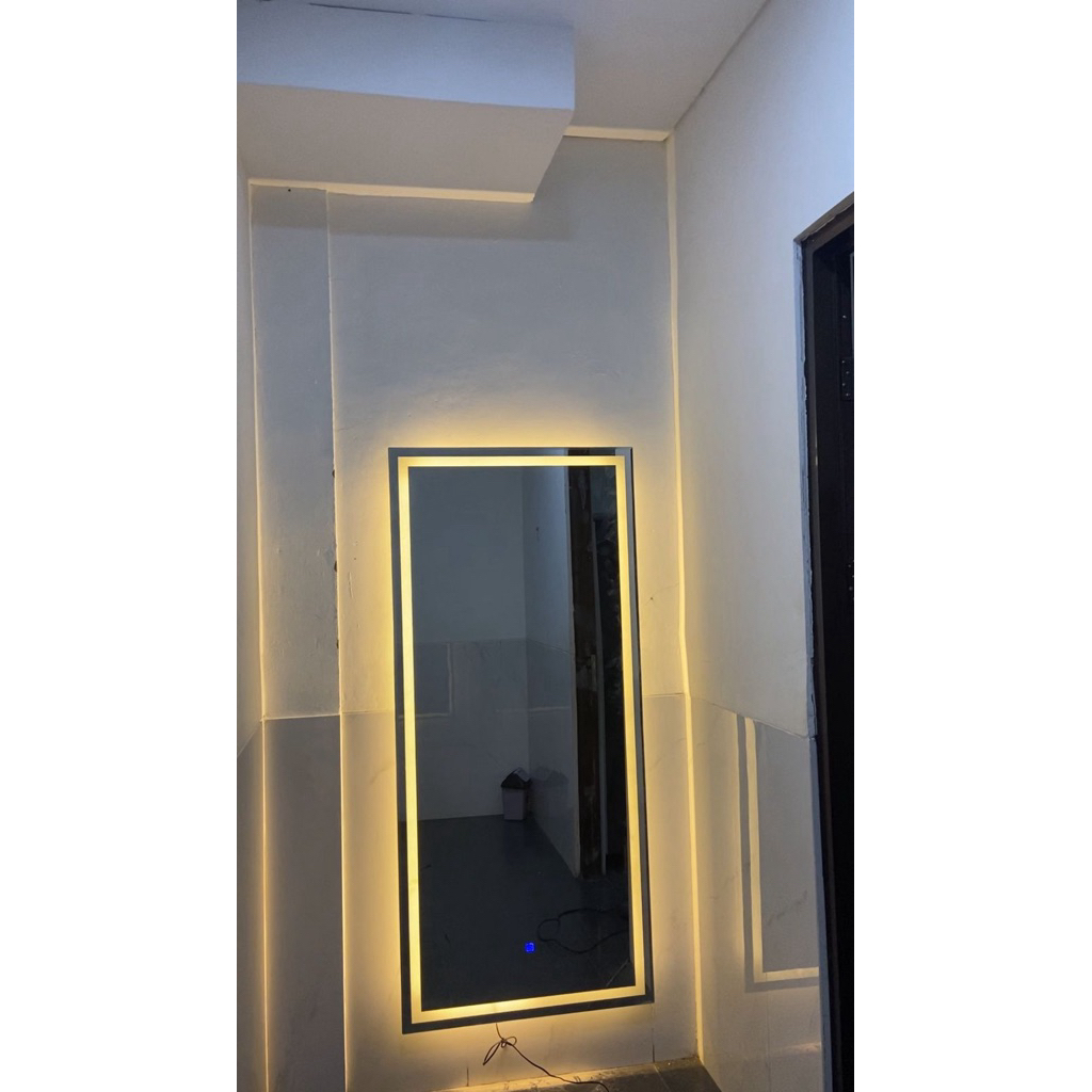 cermin LED touchscreen