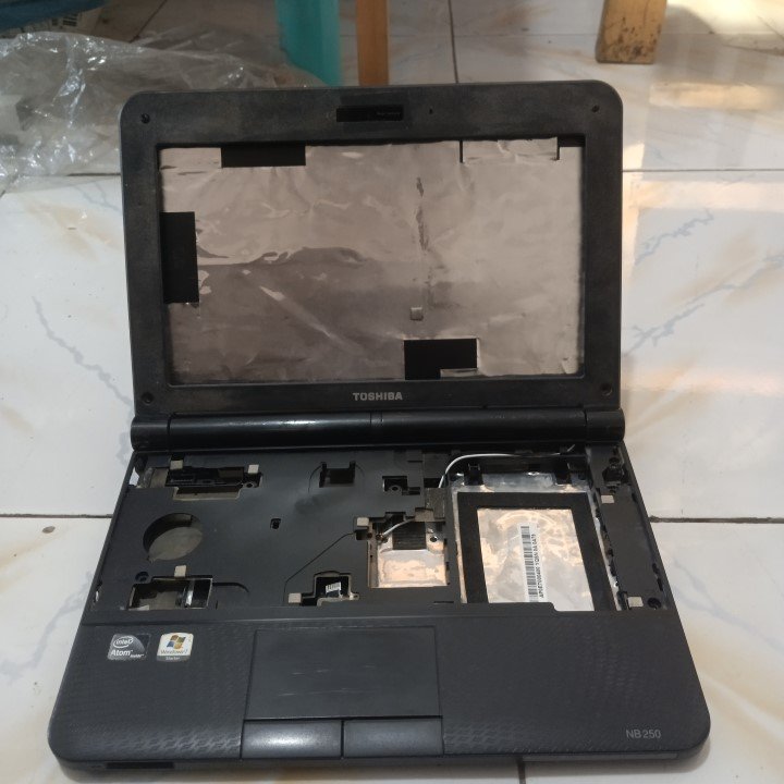 Casing Notebook Toshiba Mini NB250 NB255 Fullset Second Bekas 354