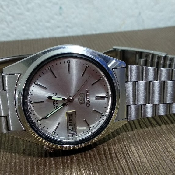 seiko 5 otomatic silver kondisi baik siap pakai normal semua fisik mulus