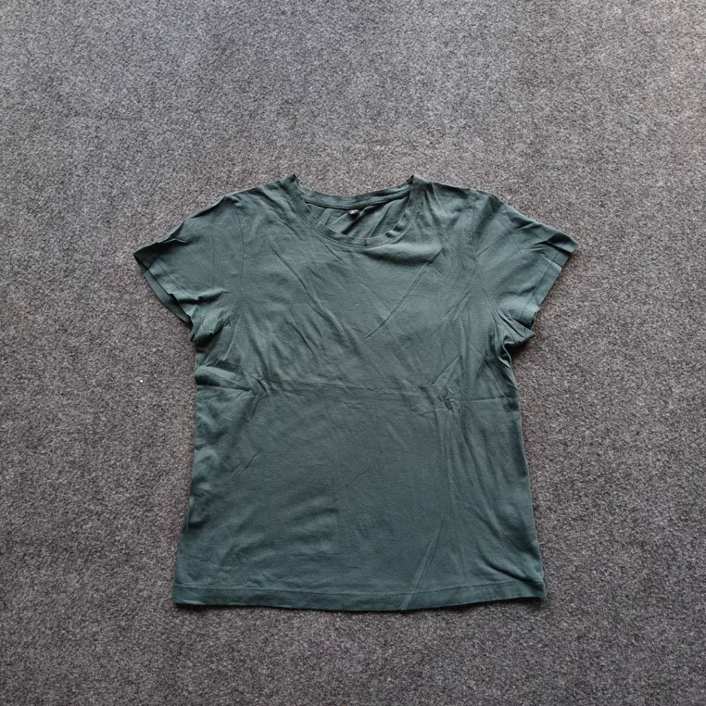 UNIQLO basic tee / kaos