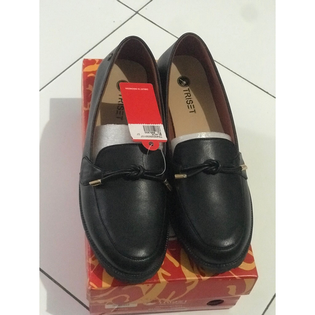 Preloved BARU TRISET ORI ukuran 37 sepatu pantofel slip on kantor