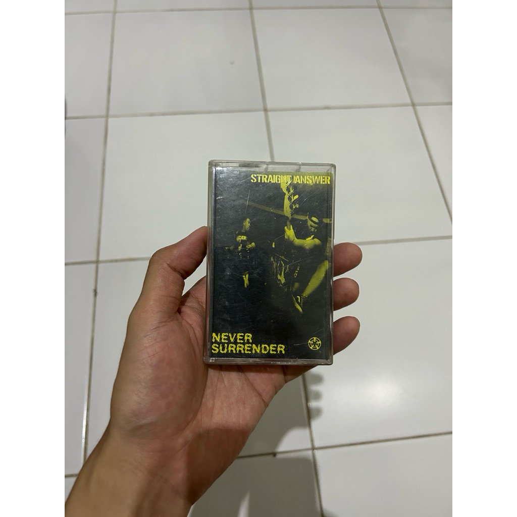 Kaset Straight Answer - Never Surrender