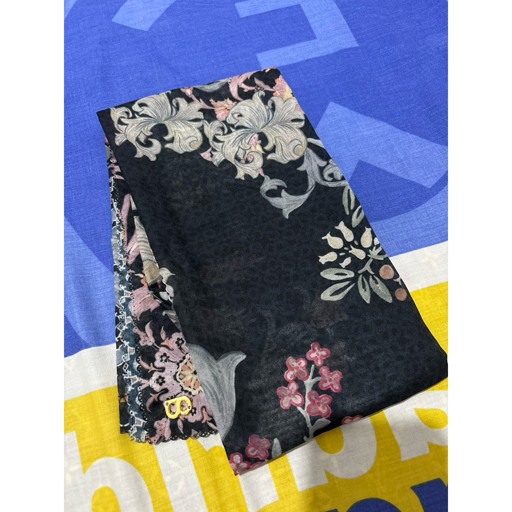 BUTTONSCARVES TOPKAPI SERIES IN BLACK PRELOVED