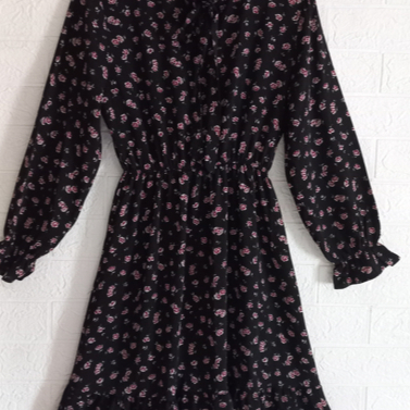 Preloved Dress Hitam Bunga-bunga Lengan Panjang