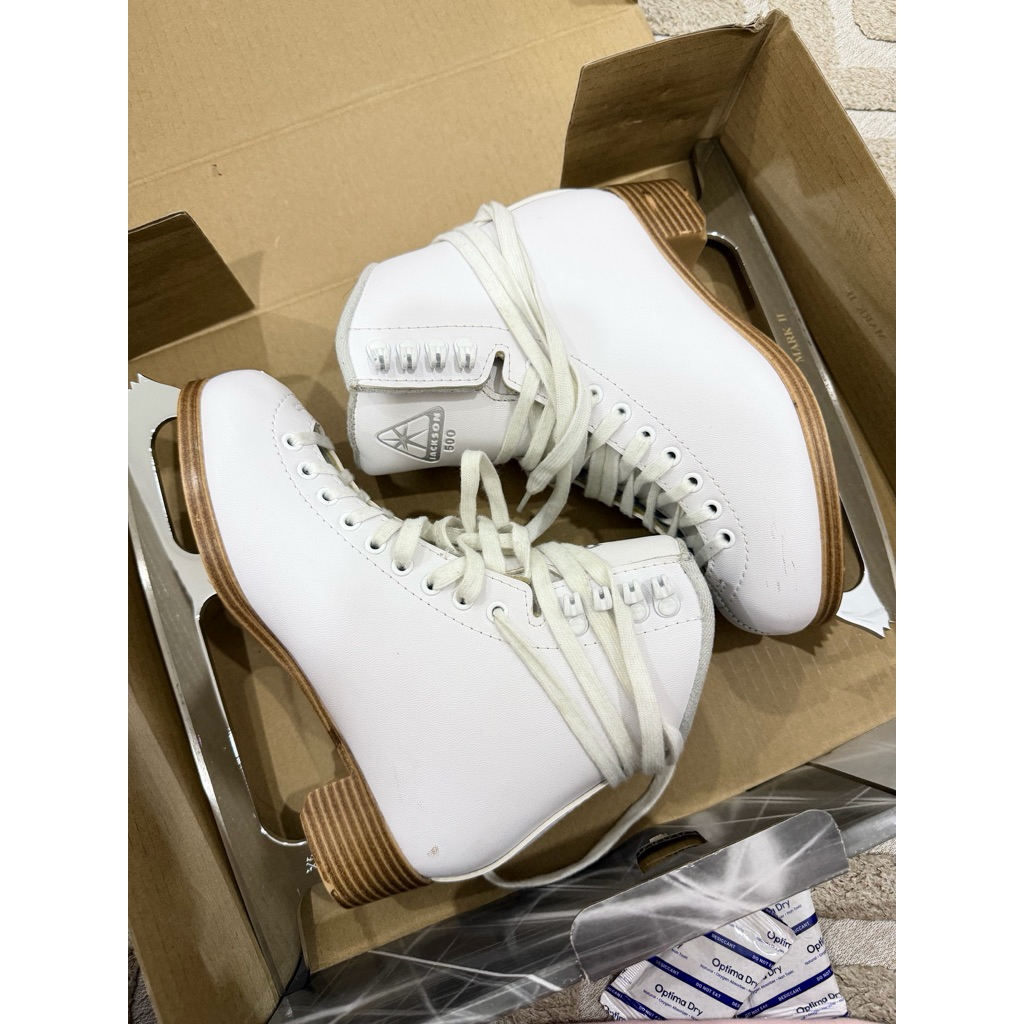 JACKSON 500 CLASSIC ICE SKATING SHOES (FIGURE SKATES)
