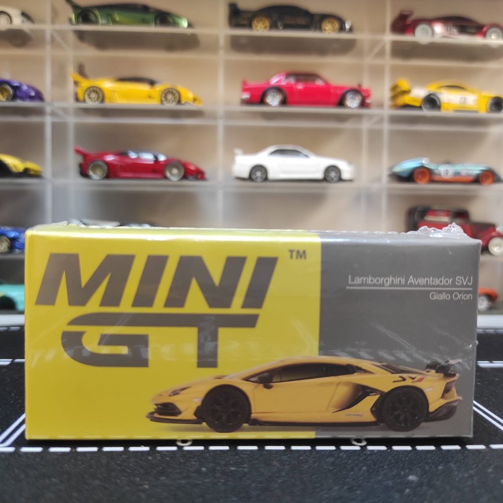 MiniGT 563 Lamborghini Aventador SVJ Giallo Orion