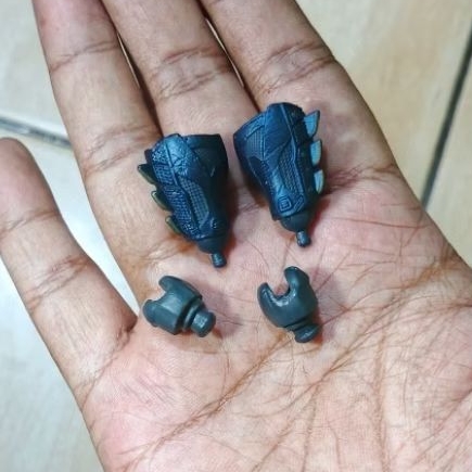 mezco batman supreme original part hand only