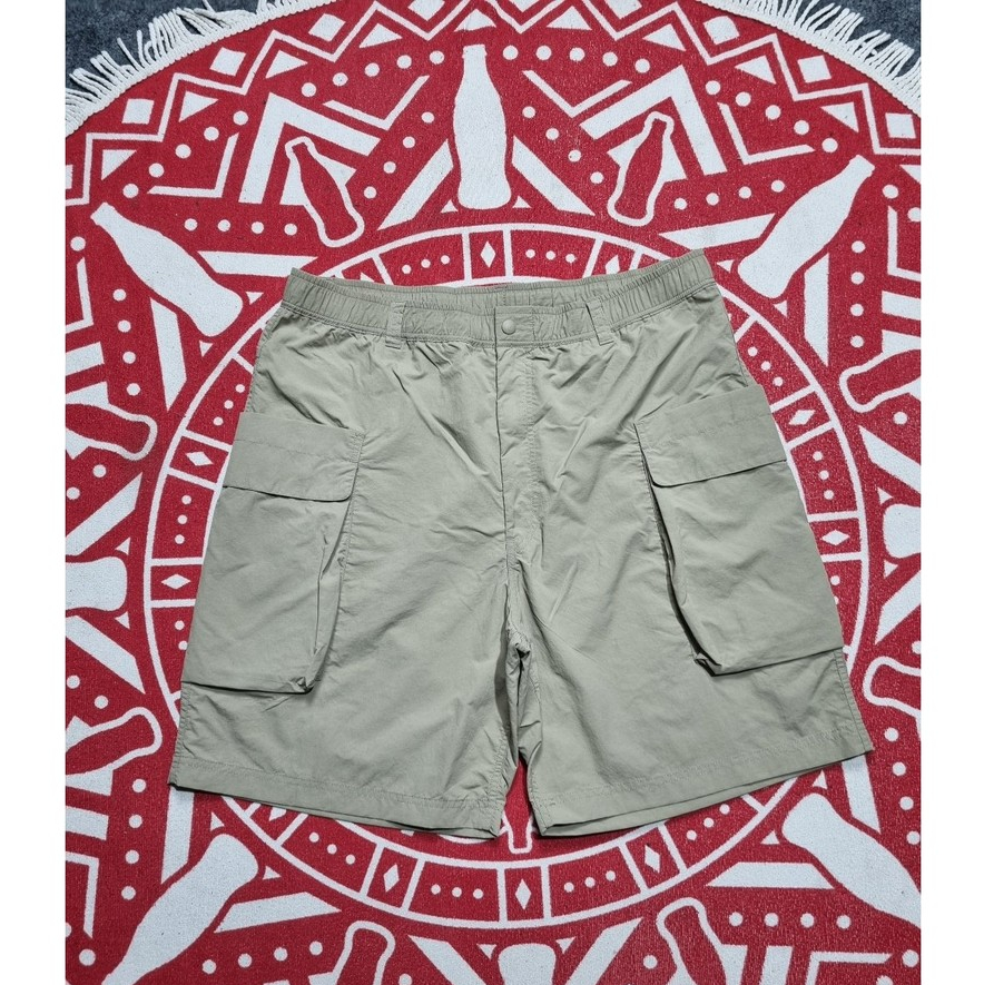 Uniqlo U Parachute Cargo big pocket celana pendek