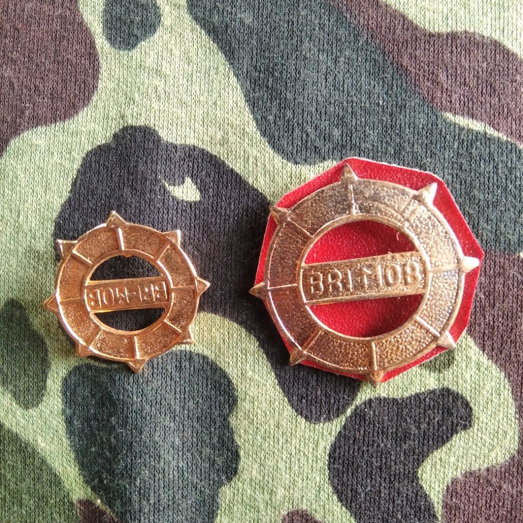 pin brimob jadul era abri menpor resimen pelopor operasi seroja timtim pin jadul jatah abri pin poli