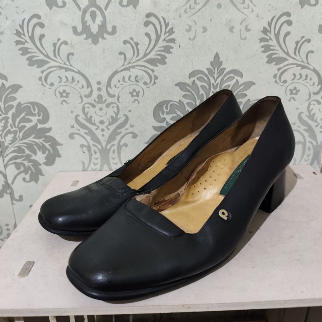 Sepatu kerja Wanita Papillon size 40 preloved
