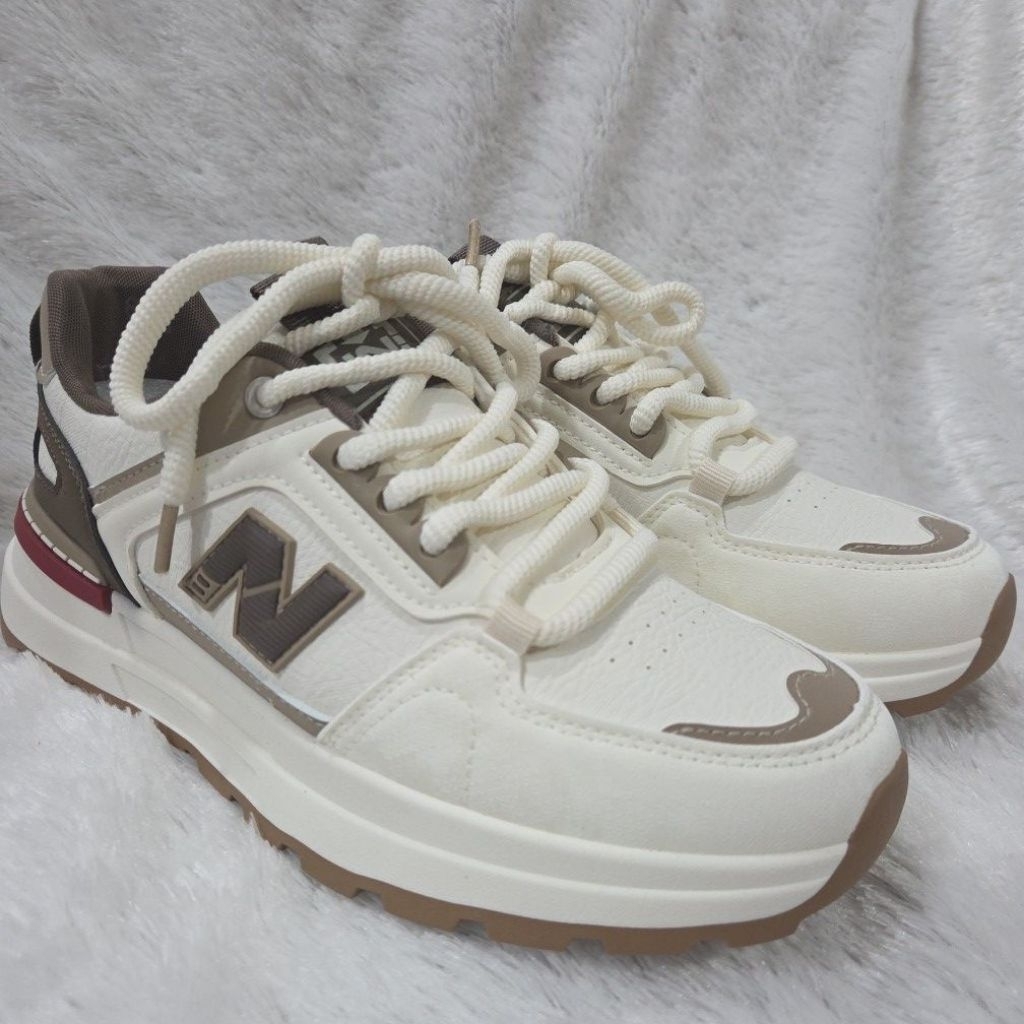 Sepatu sport sneaker dewasa laki laki 7613