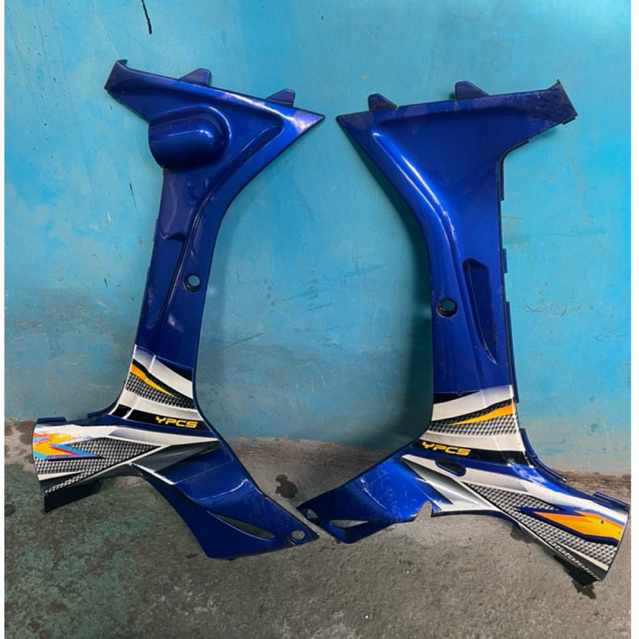 Sayap dalam yamaha fiz r 2004 asli warna biru ,cat dan striping ori bawaan pabrik original copotan