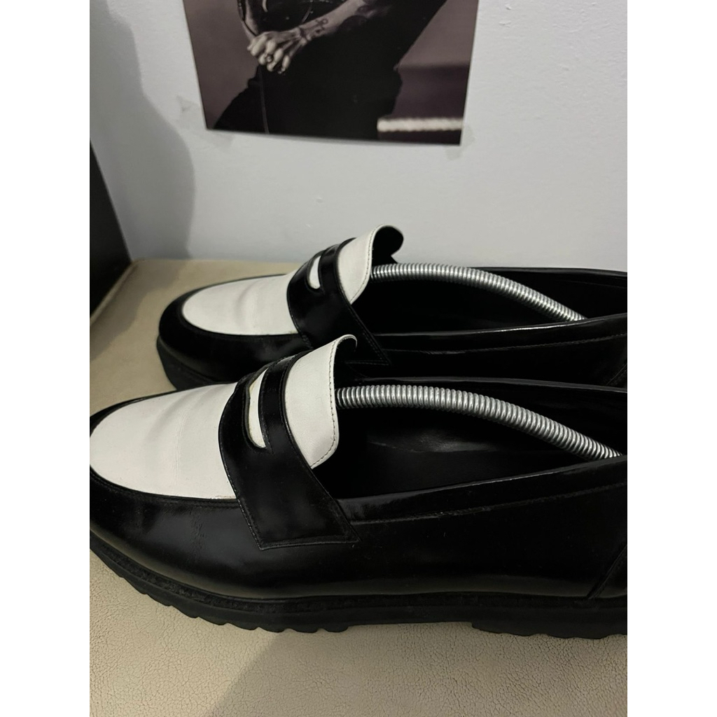 (Preloved) Dorja - The Twotone Loafers Kulit Sapi Glossy size 45