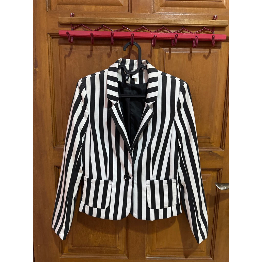 Blazer H&M Stripes Garis Black White Hitam Putih