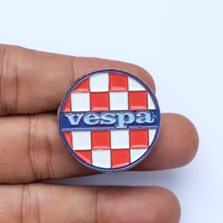 Enamel Pin Vespa Kotak Merah