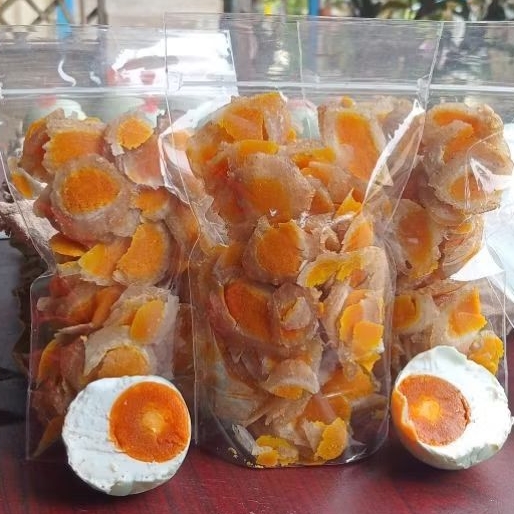 

Kerupuk Telur Asin mentah