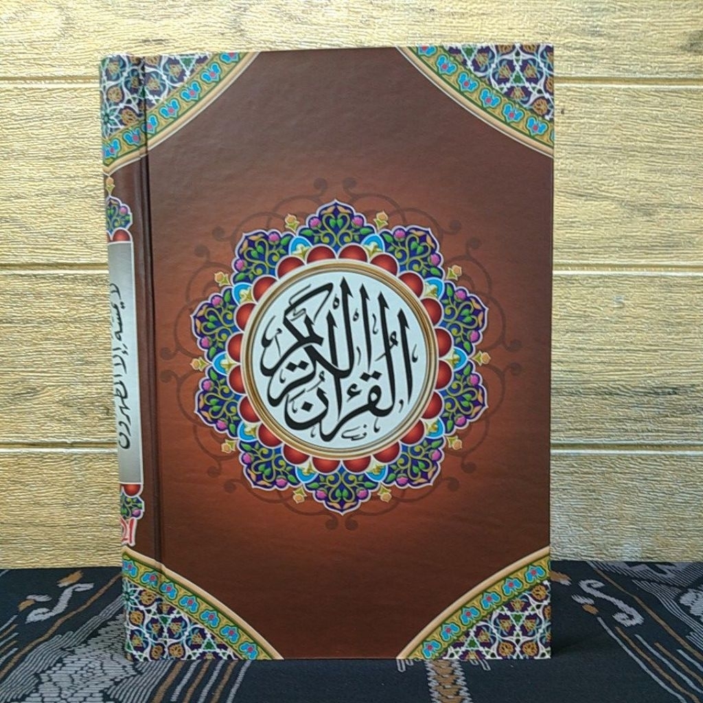 Al-Quran besar B5 18x27cm khot tulisan tebal jelas 18 baris ayat pojok HVS putih