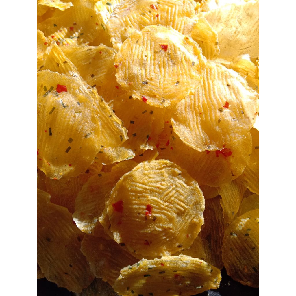 

KICIMPRING SINGKONG Kecimpring/Kicimpring/Opak Singkong/Kerupuk Singkong Mentah Siap Goreng Rasa Original &Bawang