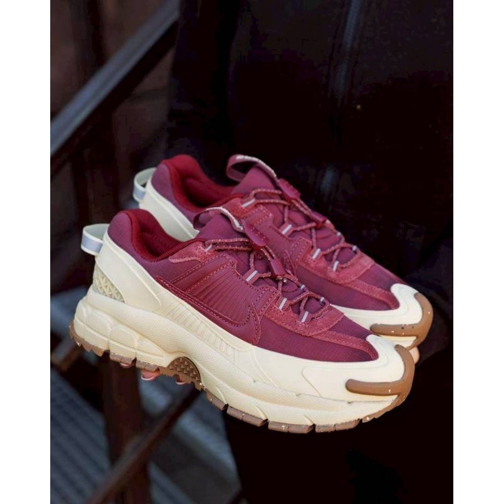 Sepatu Nike Zoom Vomero 5