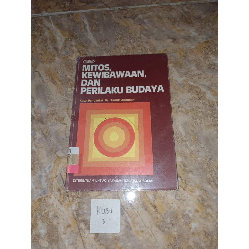 Buku Mitos kewibawaan dan perilaku budaya by Dr Taufik Abdullah