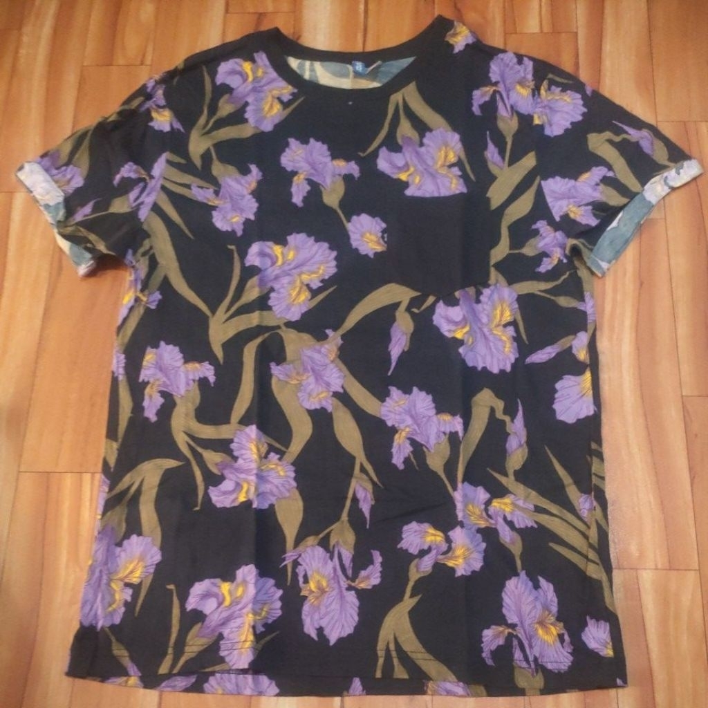 kaos bekas H&M motif bunga