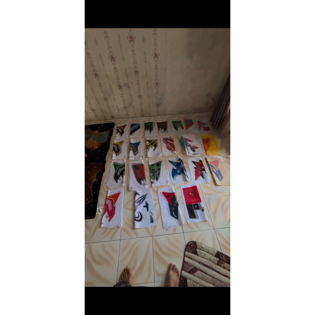 Kertas layangan 2 warna