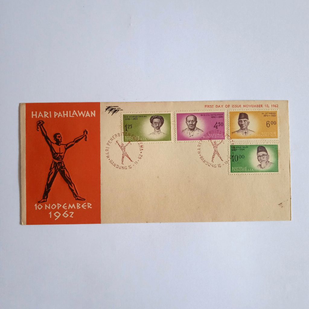 

Antik Vintage Perangko Sampul Hari Pertama Hari Pahlawan Seri - V Terbit 10 Nopember 1962 Utuh Layak Koleksi