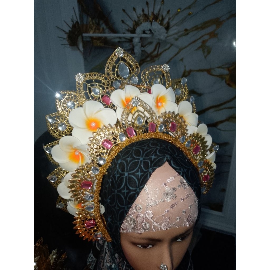 mahkota rambut bunga bali