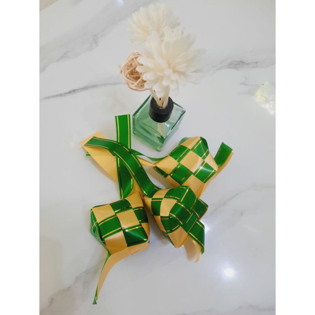 

ketupat hiasan idul Fitri | ketupat hiasan parsel lebaran | ketupat hampers Lis emas