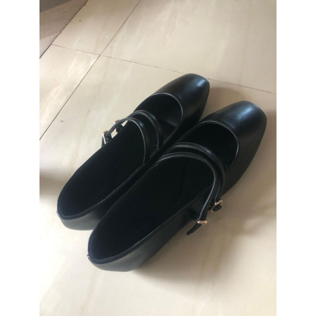 Flatshoes Mary Jane Hitam Urban&Co