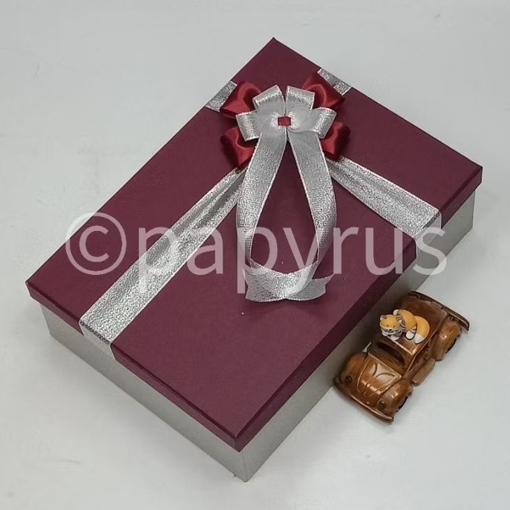 

PAPYRUS Kombinasi 25x35 Tinggi 10cm Kotak Kado Gift Box Hardbox Hampers Hadiah V1