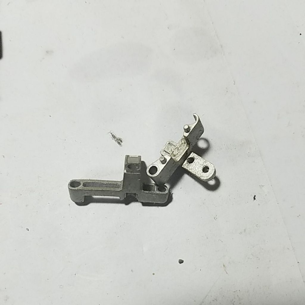 bracket bricket penutup kunci engsel mesin MacBook Pro Mid 2009 13inch A1278