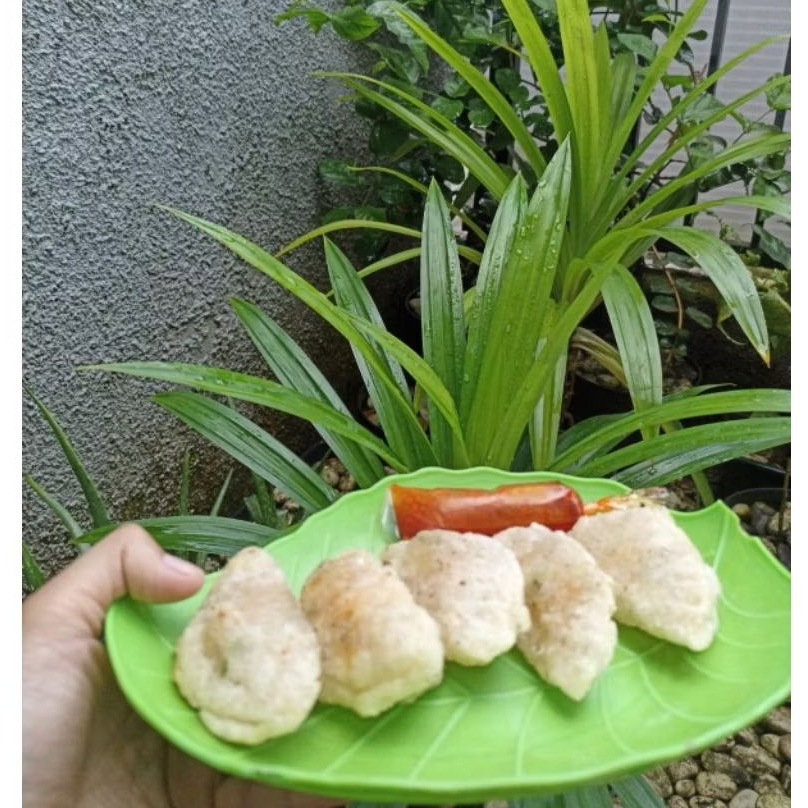 

cireng isi ayam suwir pedas(5 pcs)
