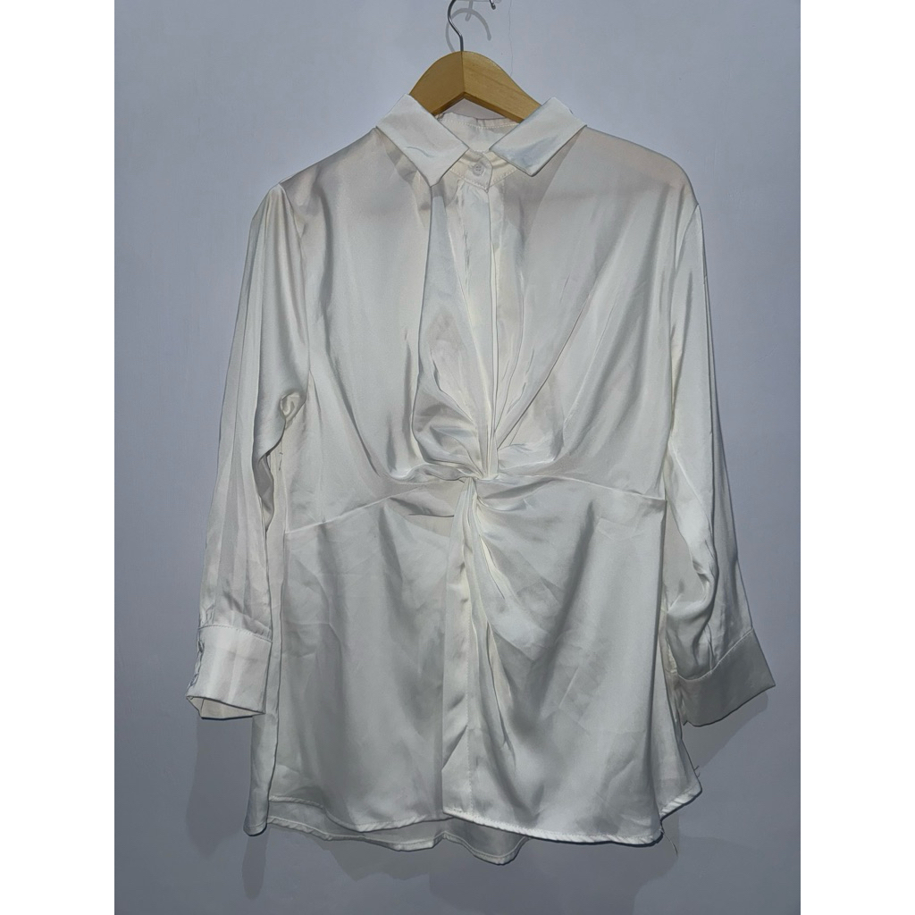 PRELOVED BLOUSE SATIN PUTIH