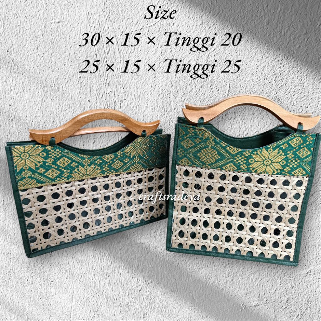 

Tas Jinjing Songket Kombinasi Anyaman Bambu Handle Kayu / Tas Hampers Parcel Aidilfitri Lebaran Imlek Natal