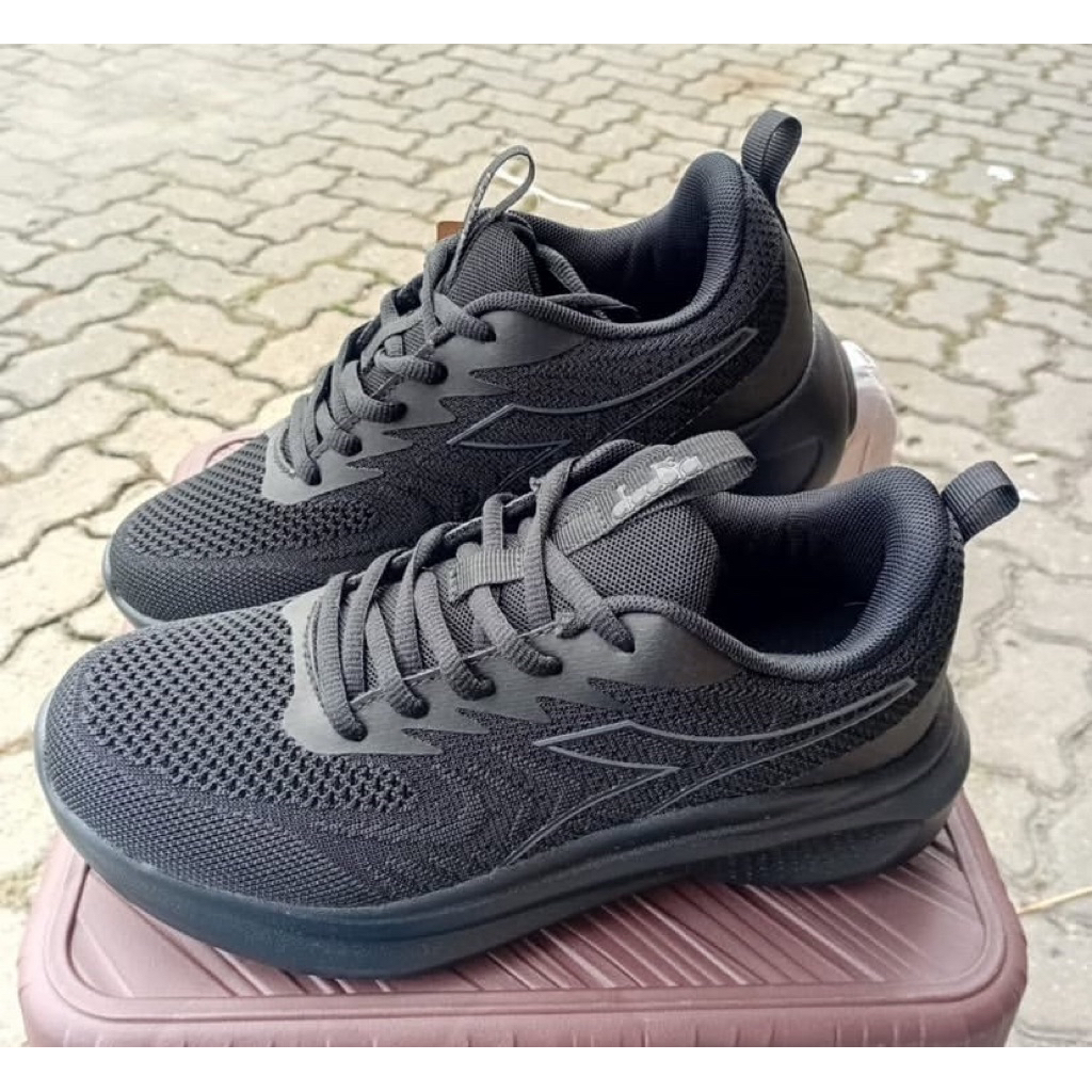 SEPATU SEKOLAH DIADORA ORIGINAL SIZE 36