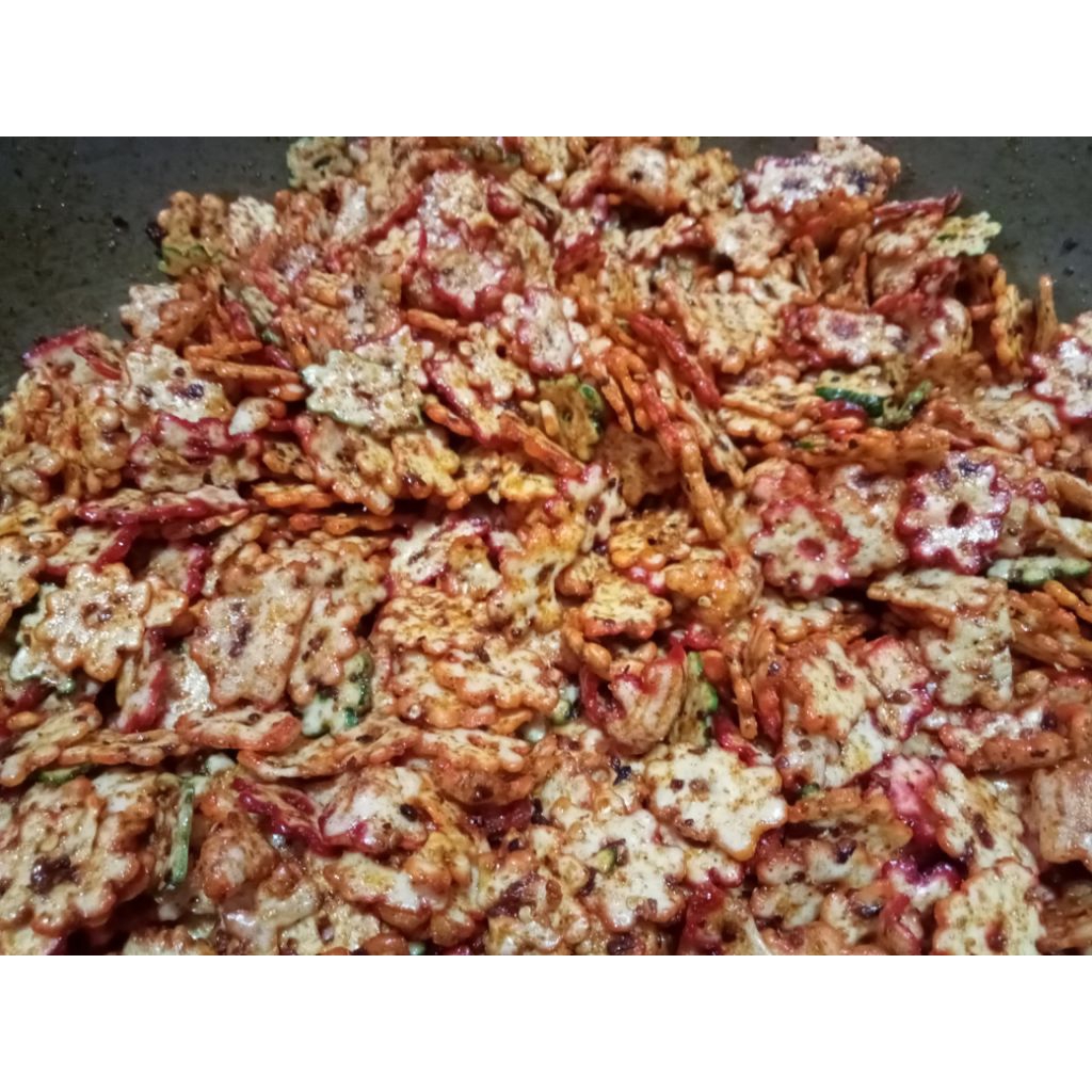 

Seblak Kerupuk Bintang Pedas Gurih dan Renyah varian isi berat 500gr,dan1000gr