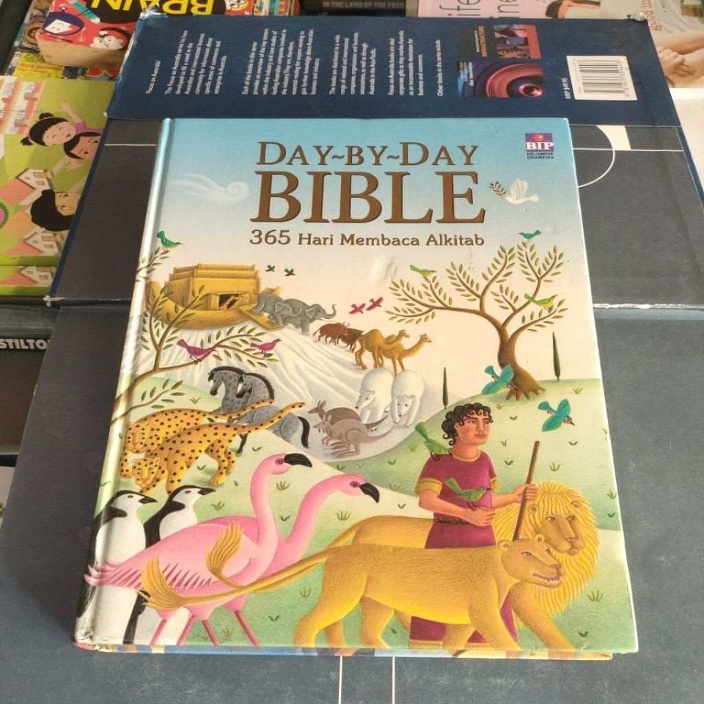 Buku kristen Day - By - Day Bible 365 hari membaca Alkitab