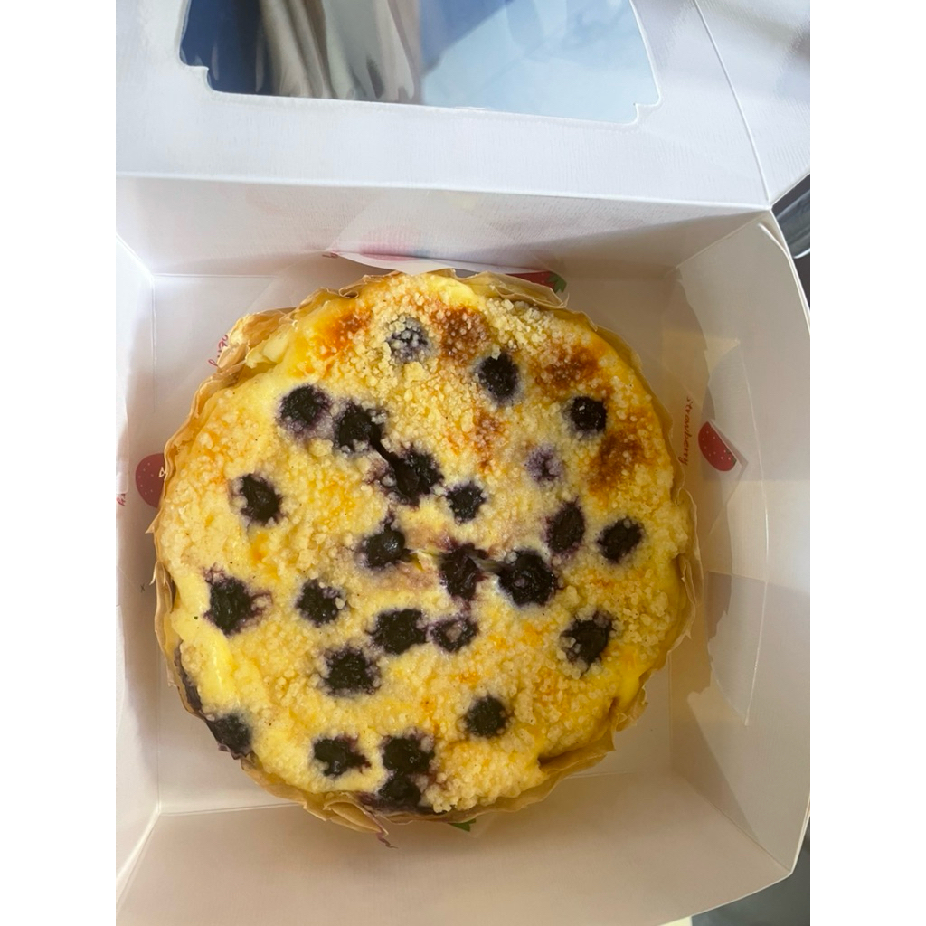 

Blueberry Crumble Burnt Cheesecake