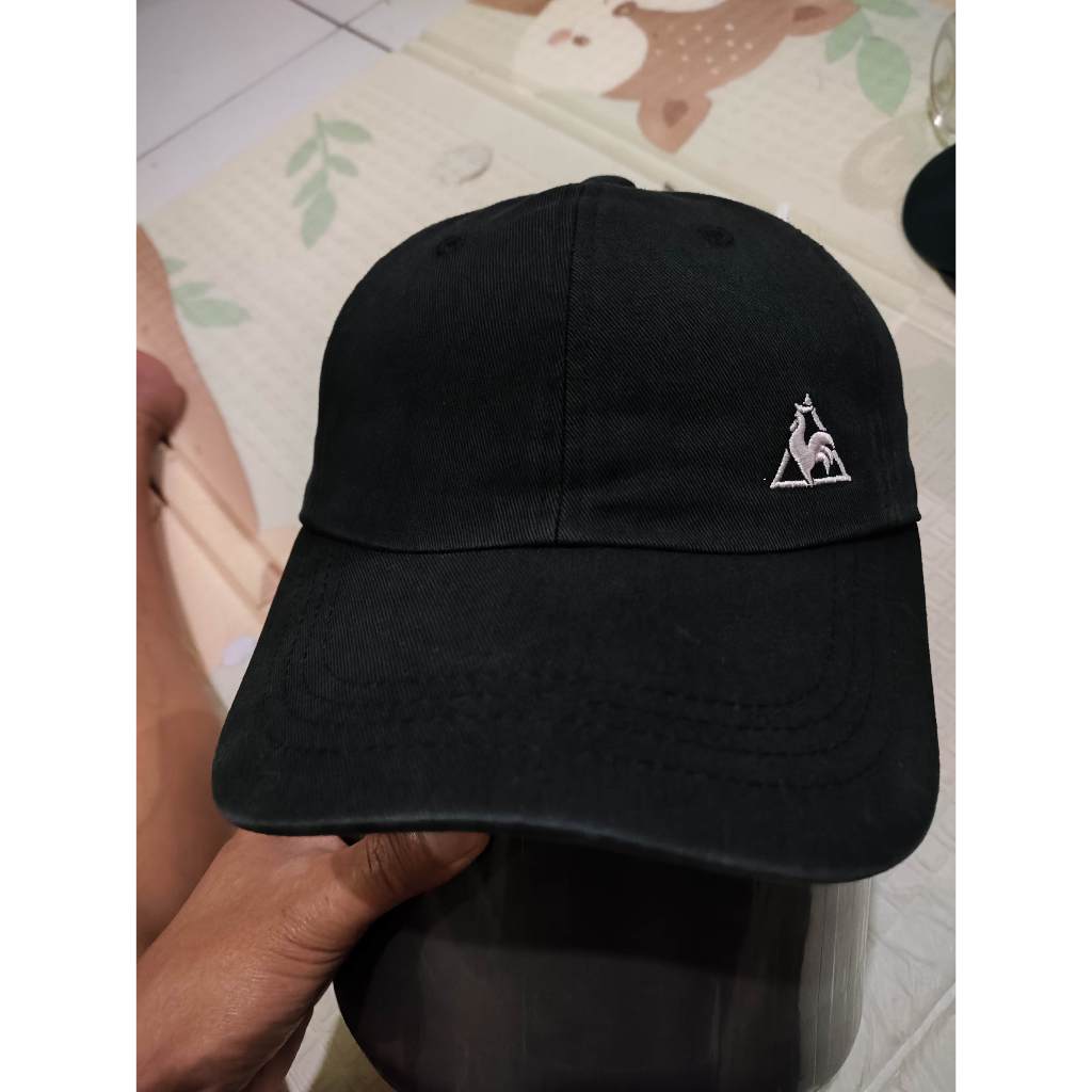 Le Coq Sportif topi hitam logo ayam