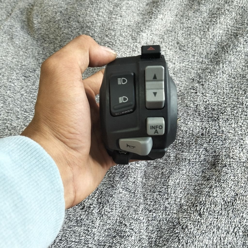 Saklar Kiri CRF 1000 / Holder Kiri Honda Crf 1000 Original.(Cocok Untuk Coustem Cb Dan lain lain)