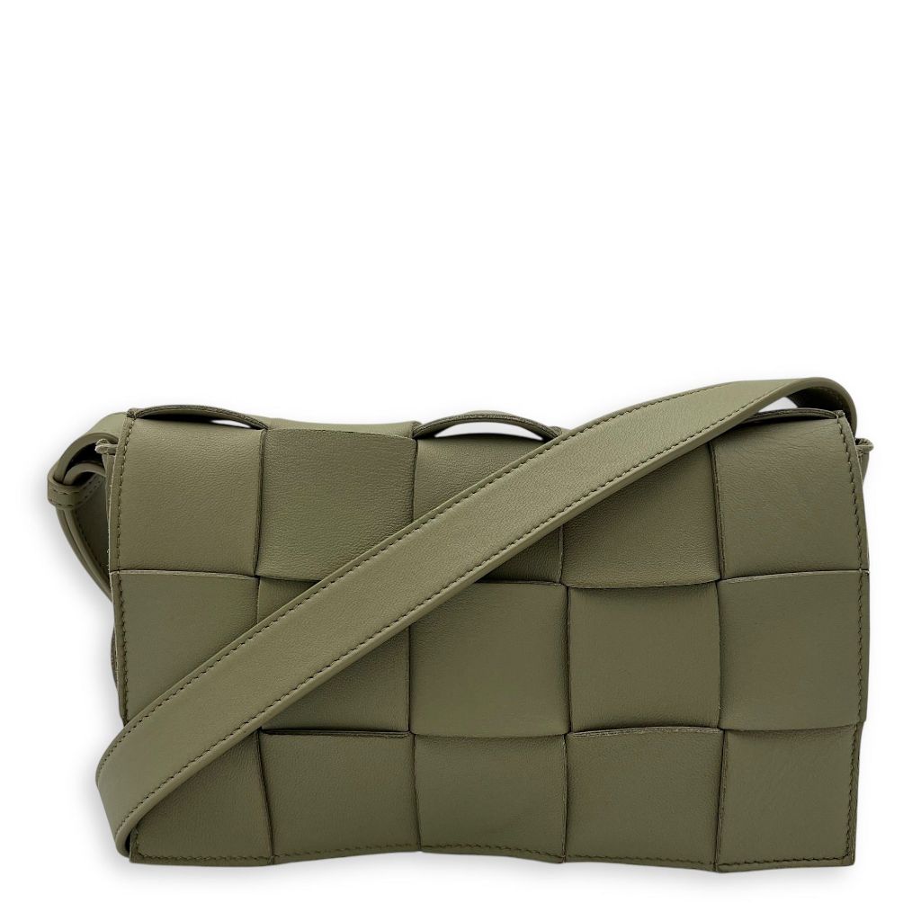 Bottega Veneta Cassette Green Shoulder Bag in Calfskin PRELOVED